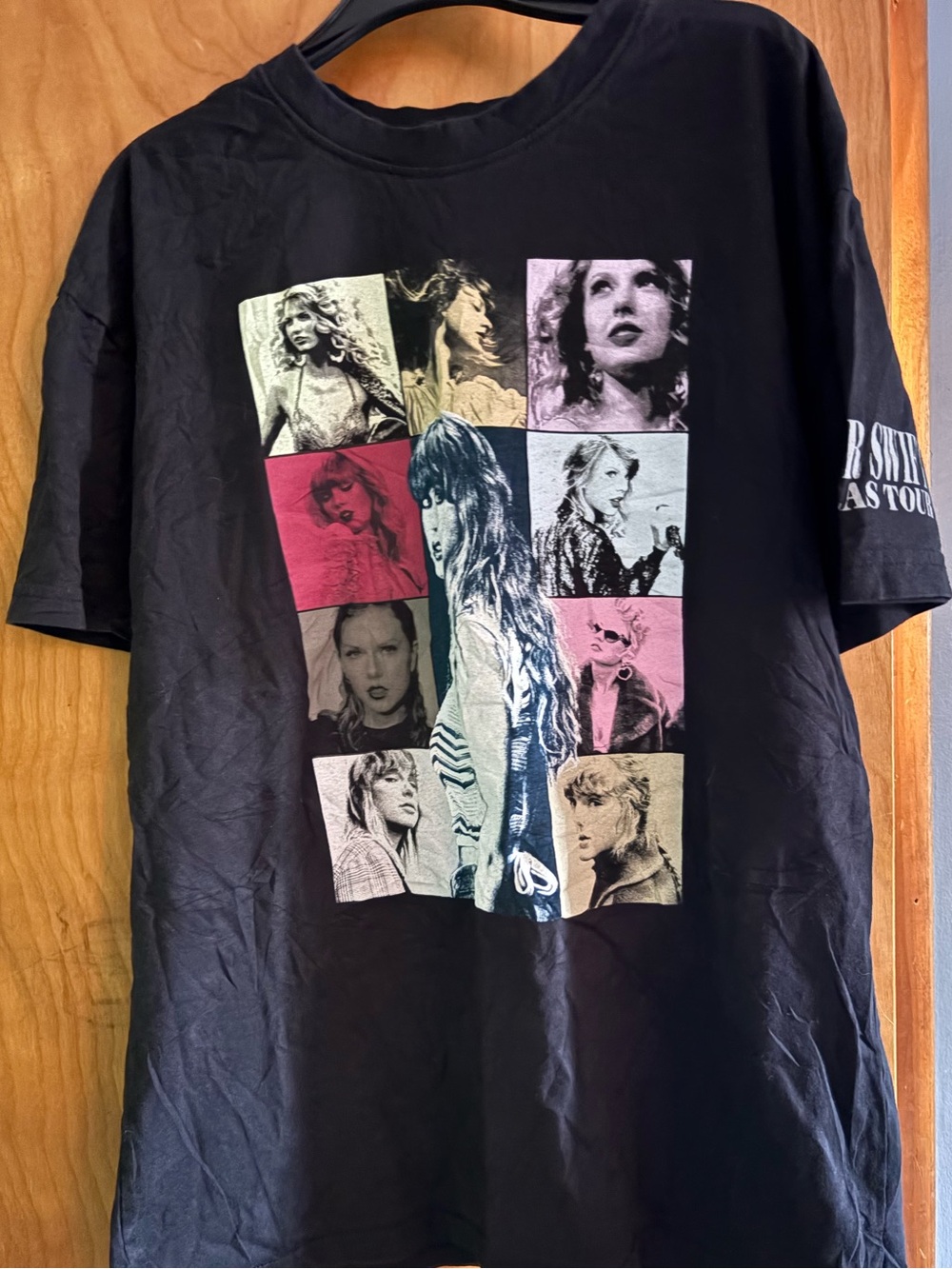 Taylor Swift, the era tour official tshirt size medium